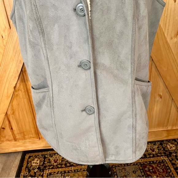 Denim & Co Gray and Cream Vest - Picture 5 of 10